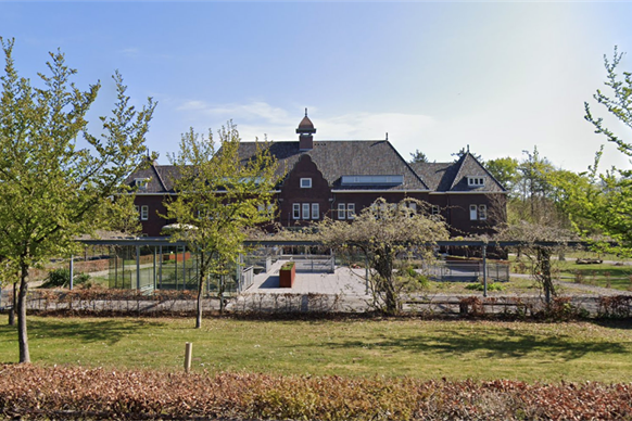 Amvest en APF kopen terrein van Visio  Foundation in Huizen