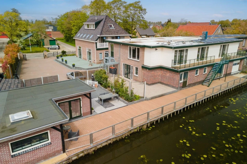 Villa met dagbesteding, woonruimte en b&b in Andijk (Noord-Holland)