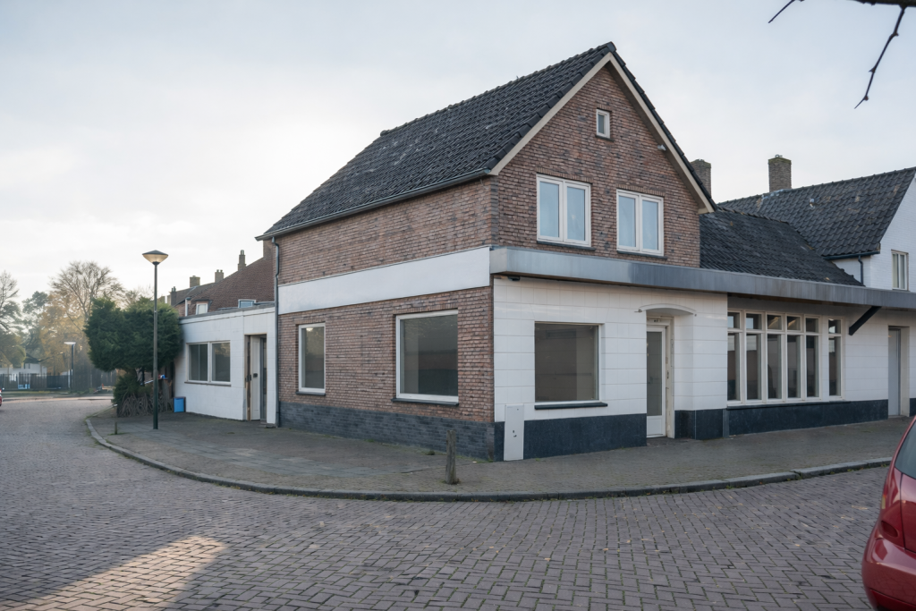 Woonzorglocatie met potentie in het hart van Andel